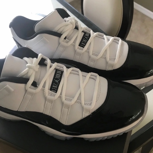 Retro Jordans 11 - Picture 3 of 6